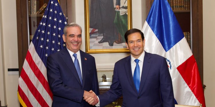 Presidente Abinader y Secretario de Estado Marco Rubio abordan crisis haitiana en reunión bilateral en Washington