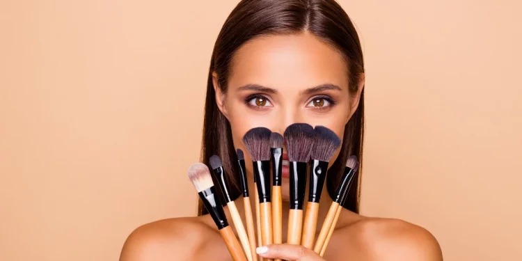 Cómo mantener tu maquillaje perfecto durante el calor: 10 consejos clave para esta temporada