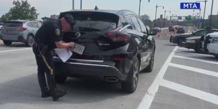 Autoridades NYC imponen 3,300 multas por uso de placas fantasmas en apenas 9 días
