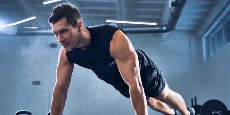 Este es el tiempo mínimo que necesitas entrenar para ganar músculo, según expertos
