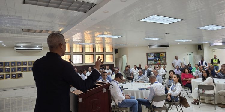 Coraasan promueve cultura de pago responsable del agua en comunidades de Santiago
