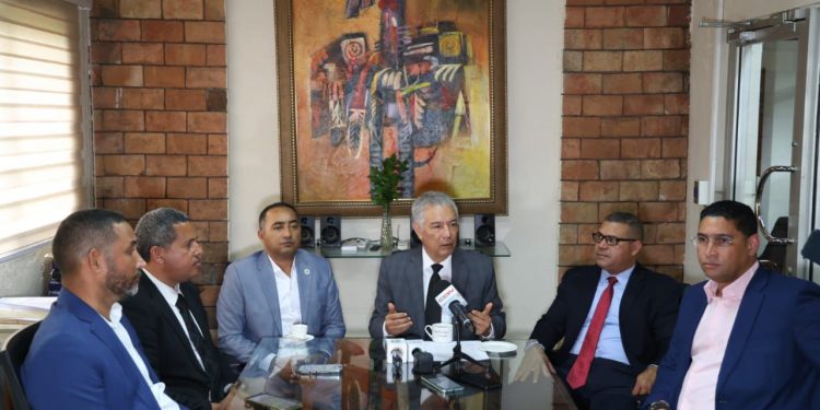 Verón acusa al MIVIE de frenar desarrollo urbano y denuncia bloqueo inconstitucional