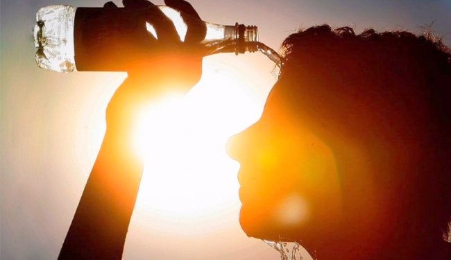 Este síntoma inesperado podría indicar deshidratación: expertos alertan sobre una confusión común