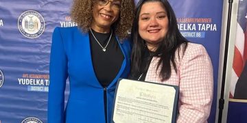 Asambleísta Tapia reconoce labor administradora Departamento Legal de BronxWorks