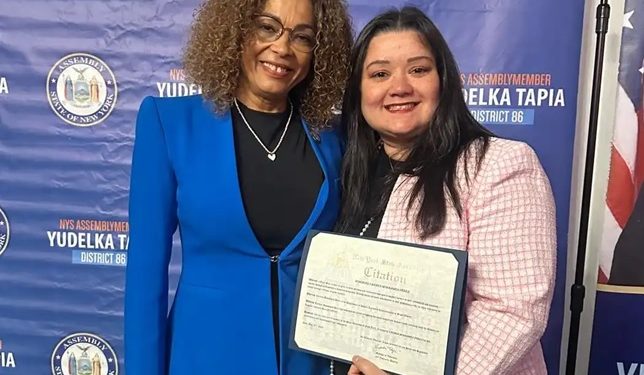 Asambleísta Tapia reconoce labor administradora Departamento Legal de BronxWorks