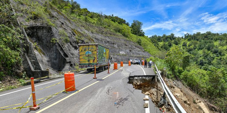 Refuerzan vigilancia técnica en carretera Casabito-Constanza ante nuevos deslizamientos