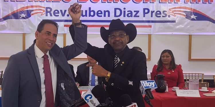 Religiosos, comerciantes, comunitarios, deportistas y amas de casas distrito 14-Bronx apoyan a Cabrera