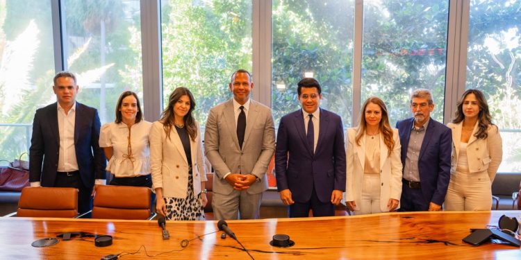 David Collado y Alex Rodríguez anuncian inversión de mil millones de dólares en proyecto turístico de lujo en Playa Grande