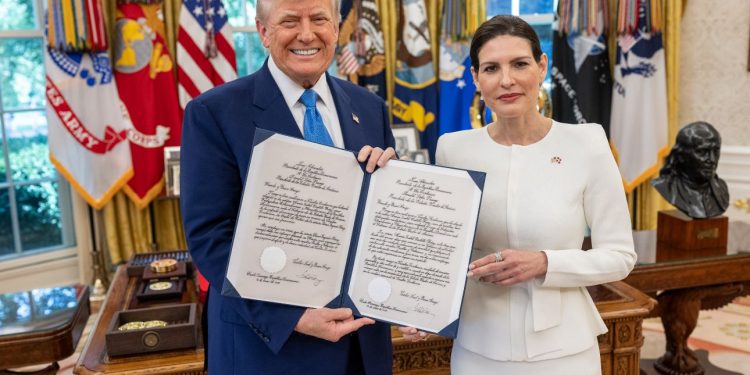 María Isabel Castillo Báez asume misión diplomática en EE.UU. con respaldo de Trump