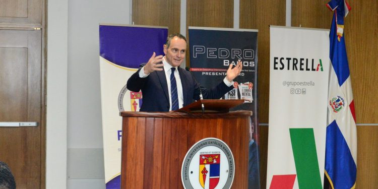 Pedro Baños presenta «Geohispanidad» y plantea una visión panhispánica frente al nuevo orden mundial