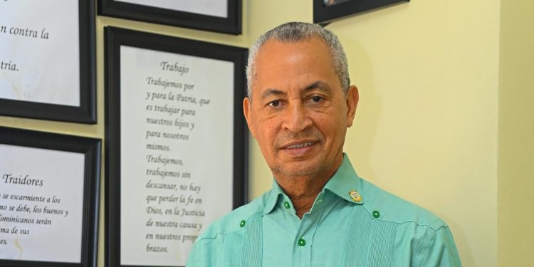 Pedro Martínez exige protección para dominicanos en Puerto Rico ante denuncias de maltrato