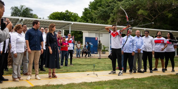 Raquel Peña impulsa el deporte y las MIPYMES con doble jornada de alto impacto en Santo Domingo Este