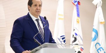 Expoturismo 2025 destaca a figuras clave del turismo y la salud en Santiago