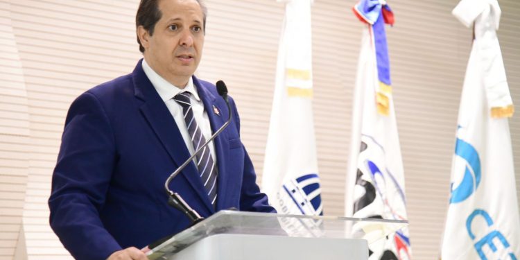 Expoturismo 2025 destaca a figuras clave del turismo y la salud en Santiago