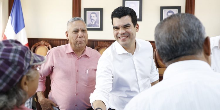 Wellington Arnaud anuncia a comunitarios de Sajoma inicio de acueducto largamente esperado