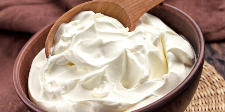 El yogur griego se consolida como un imprescindible: alto en proteínas, saciante y versátil