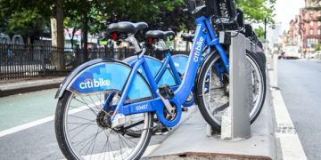 Dominicanos Alto Manhattan esperan del alcalde igual medida al eliminar carril bici en Brooklyn