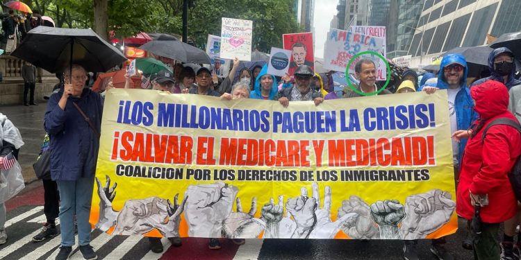 Cientos de dominicanos participan en Manhattan en marcha apoteósica «Sin Reyes»