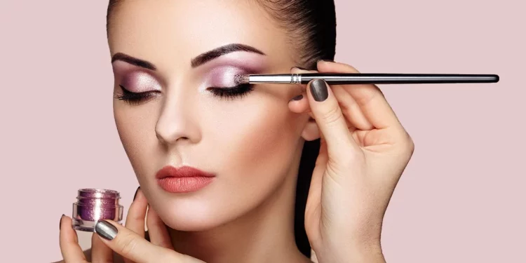 10 consejos clave para que tu maquillaje sobreviva al calor extremo