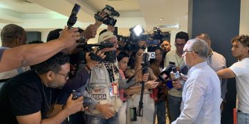 Arzobispo Héctor Rodríguez cuestiona reportaje de Vatican News sobre deportaciones de haitianos