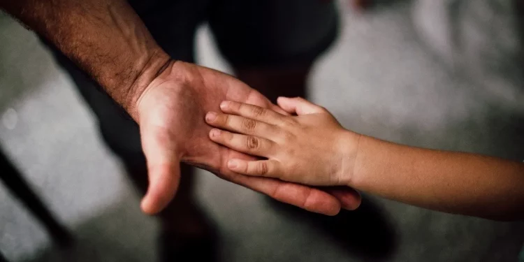 Convertirse en padre también impacta el bolsillo: claves para manejar las finanzas al iniciar esta etapa