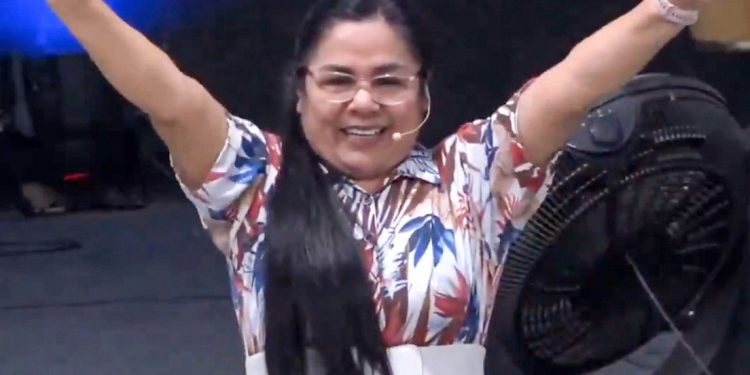 Sismo interrumpe culto en Perú y la reacción de una pastora conmociona a fieles y redes sociales