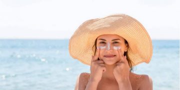 Cómo prevenir las manchas solares este verano: claves para cuidar tu piel