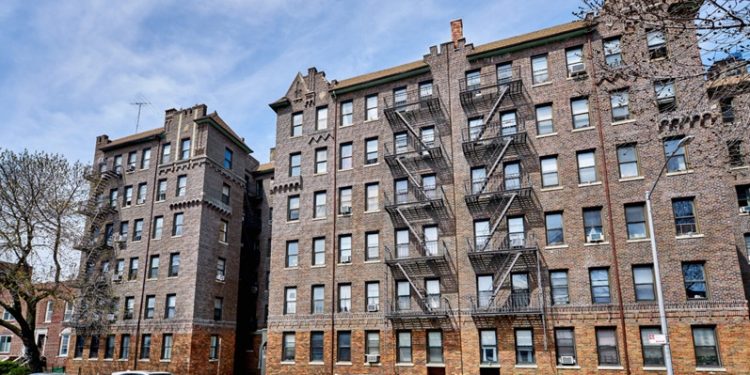 Recorte al presupuesto al HUD afectaría Sección 8 en USA; miles dominicanos saldrían afectados