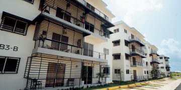 Abinader entrega 72 nuevos apartamentos en Boca Chica y supervisa obras viales clave