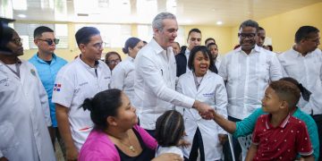 Abinader fortalece salud, educación e inclusión durante visita oficial a La Altagracia