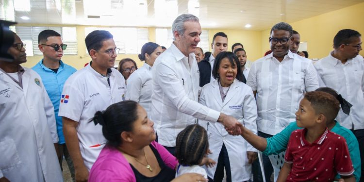 Abinader fortalece salud, educación e inclusión durante visita oficial a La Altagracia