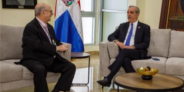 Abinader se reunirá con Hipólito Mejía para continuar consultas sobre crisis en Haití