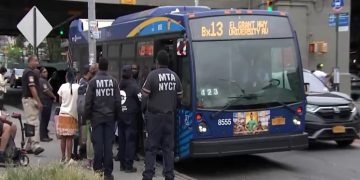 Agentes MTA redoblan presencia paradas buses públicos Alto Manhattan y El Bronx para evitar evasión pasaje