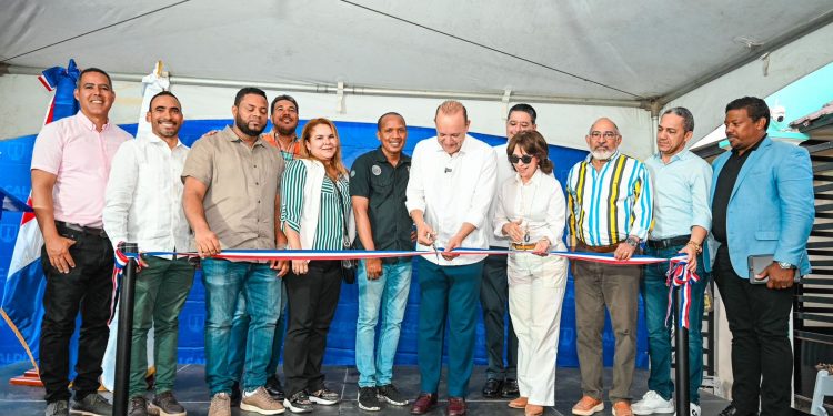 Alcaldía de Santiago transforma calles de Los Prado con nuevas aceras, contenes y asfaltado