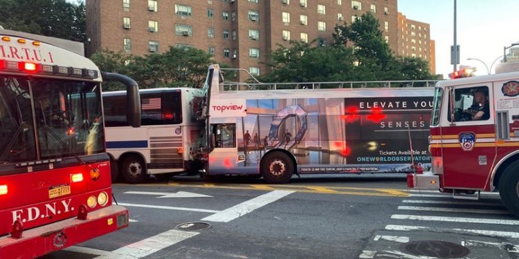 Choques de 3 autobuses con apenas de horas diferencia dejan 30 heridos en NYC