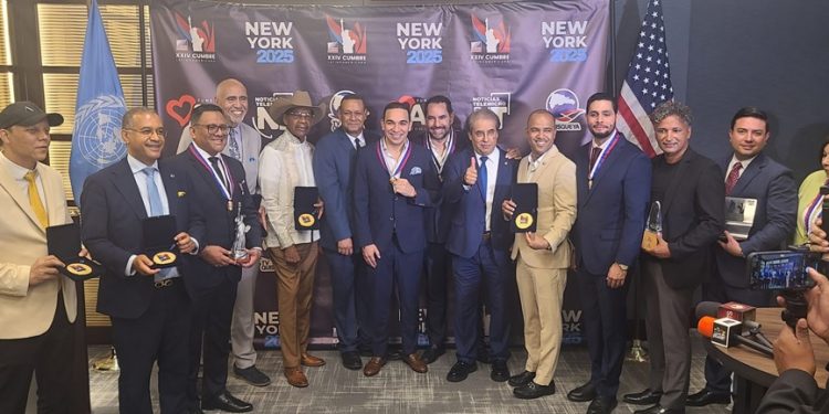Cumbre Latinoamericana reconoce en NYC líderes latinos