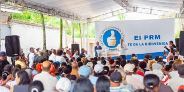 Dirigentes de la Fuerza del Pueblo se suman al PRM durante masiva juramentación en La Victoria