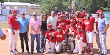 E&E Sports conquista el campeonato del torneo de softbol ACDS y sus amigos