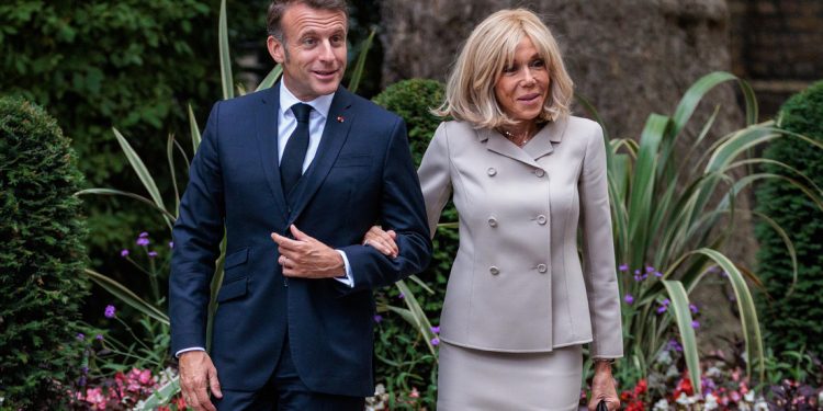 Los Macron llevan a tribunales de EE.UU. a influencer por difamar a Brigitte Macron