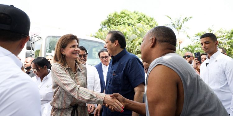 Gobierno celebra 530 años de Santiago con salud y obras de saneamiento