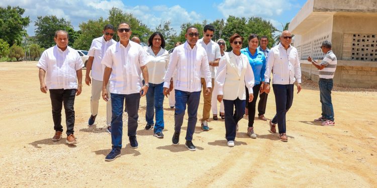 Obras toman ritmo en La Altagracia: Gobierno verifica avances en escuelas, viviendas y carreteras
