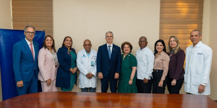 Grupo Popular refuerza atención neonatal y quirúrgica con donación de equipos a Maternidad de la Altagracia