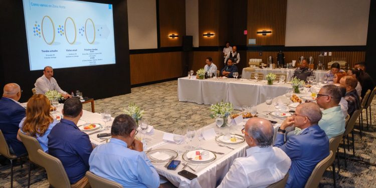 Grupo Ramos reafirma su compromiso con el Cibao en desayuno con medios de comunicación