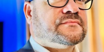 Lanzan «Avanzando» nuevo programa de ayuda universitaria para jóvenes en NYC