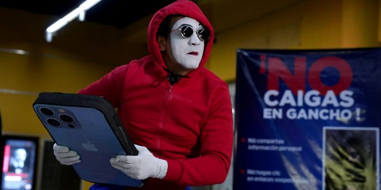INDOTEL lanza campaña “¡No caigas en gancho!” para combatir estafas telefónicas