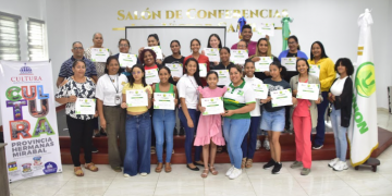 Impulsan el emprendimiento creativo con exitoso taller de bisutería en Salcedo