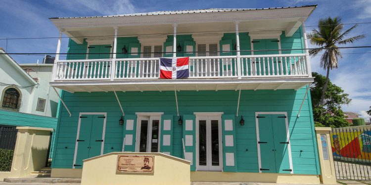Exposición en Puerto Plata revive el origen del Monumento a los Héroes de la Restauración