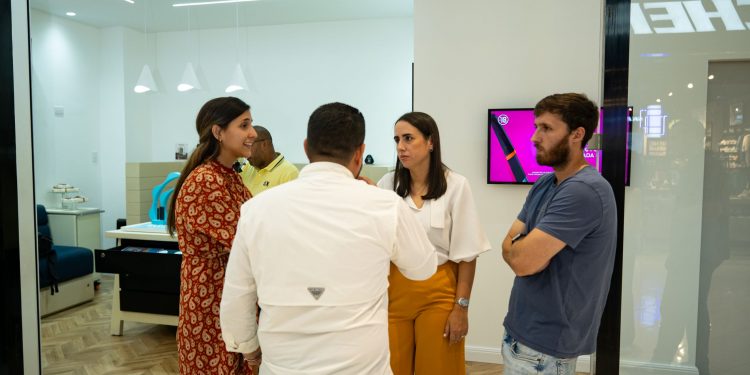 Philip Morris Dominicana expande su visión libre de humo con reapertura de tienda IQOS en Downtown
