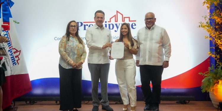 Gobierno impulsa emprendedores de Santiago con créditos por RD$110 millones a través de Promipyme
