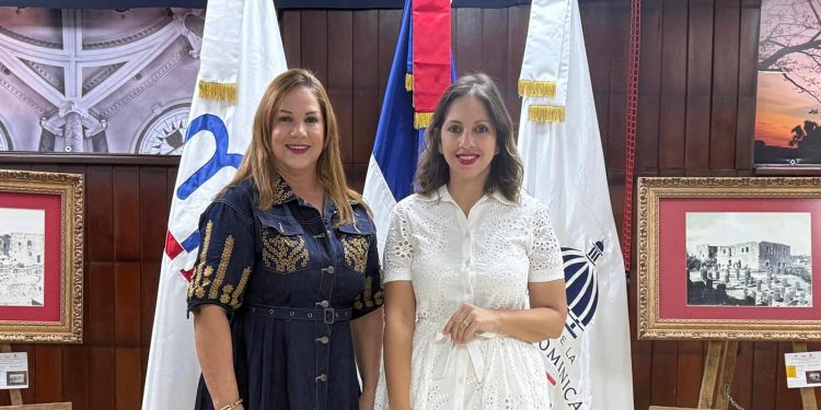 El Monumento de Santiago acoge exposición sobre el deterioro histórico del Alcázar de Colón
